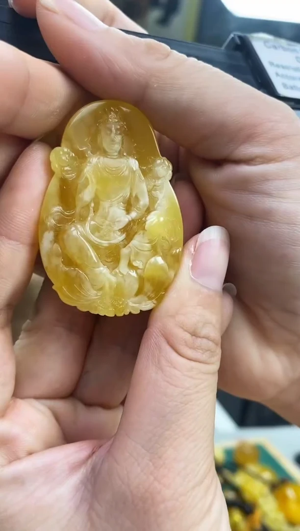 【闪购商品】琥珀裸石未镶嵌蜜蜡吊坠