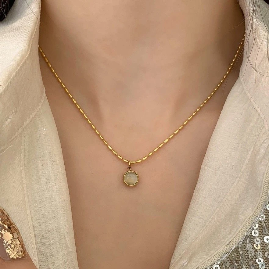 钛钢项链 复古宫廷风小米珠链条设计圆形吊坠项链