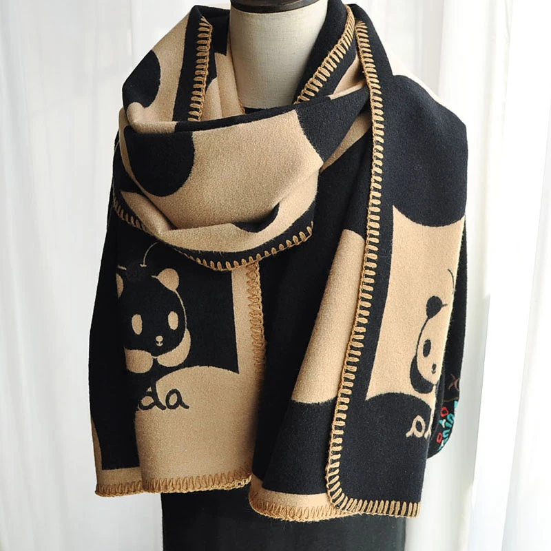 秋冬新款可爱围巾披肩两用办公室保暖熊猫时尚双面百搭高级感围脖