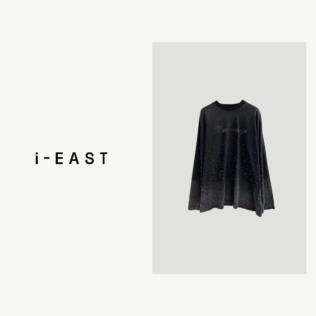 i-EAST 暗拾星河~满身不规则字母闪钻长T恤上衣-4C T12277