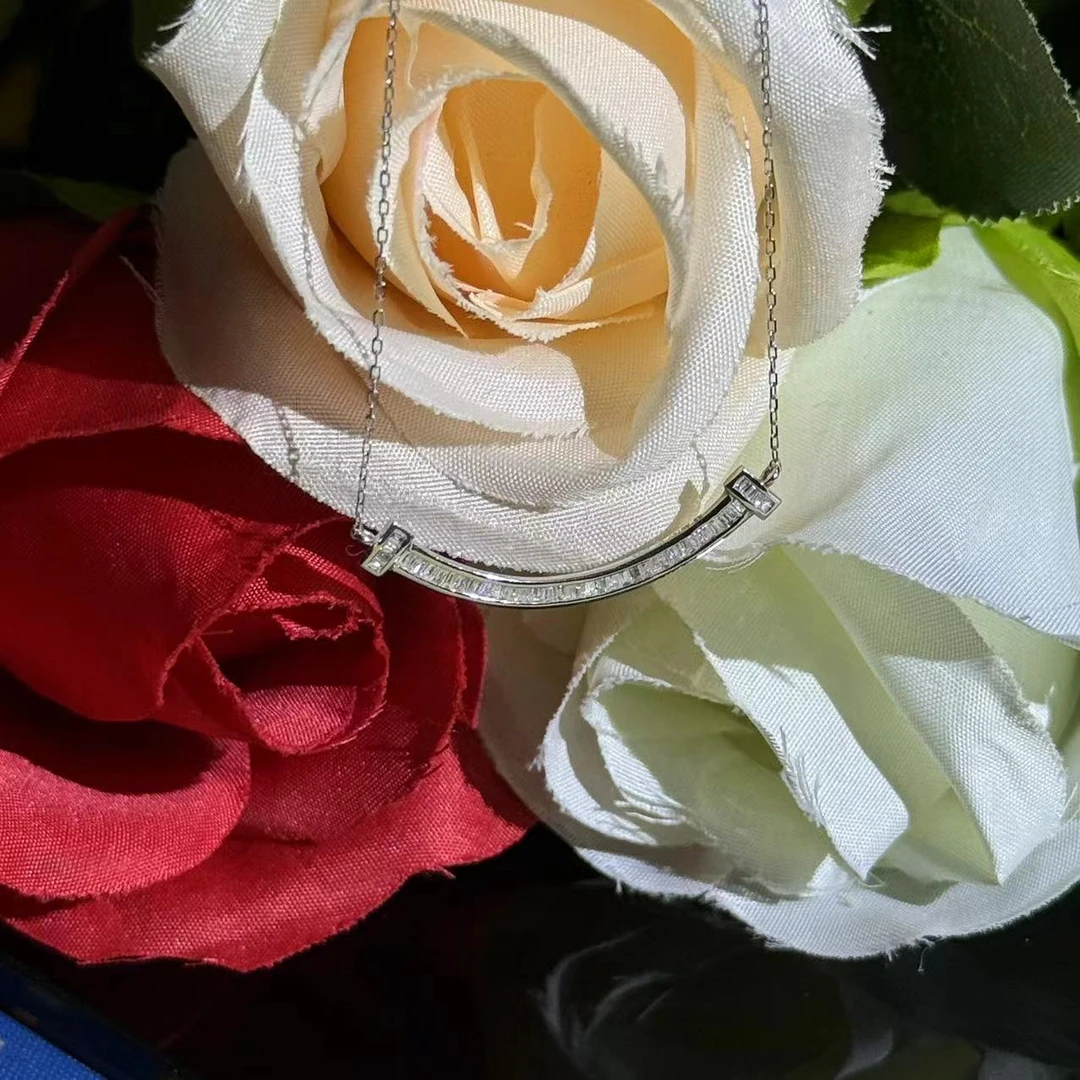 18k金镶嵌钻石20分小微笑款套链tg