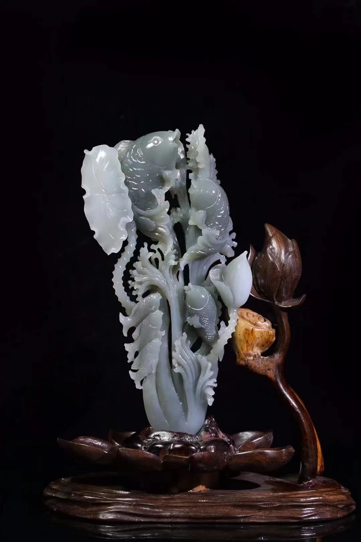 和田玉雕俏色刻【连年有余】摆件，玉质细腻油润，可远观而不可亵玩焉