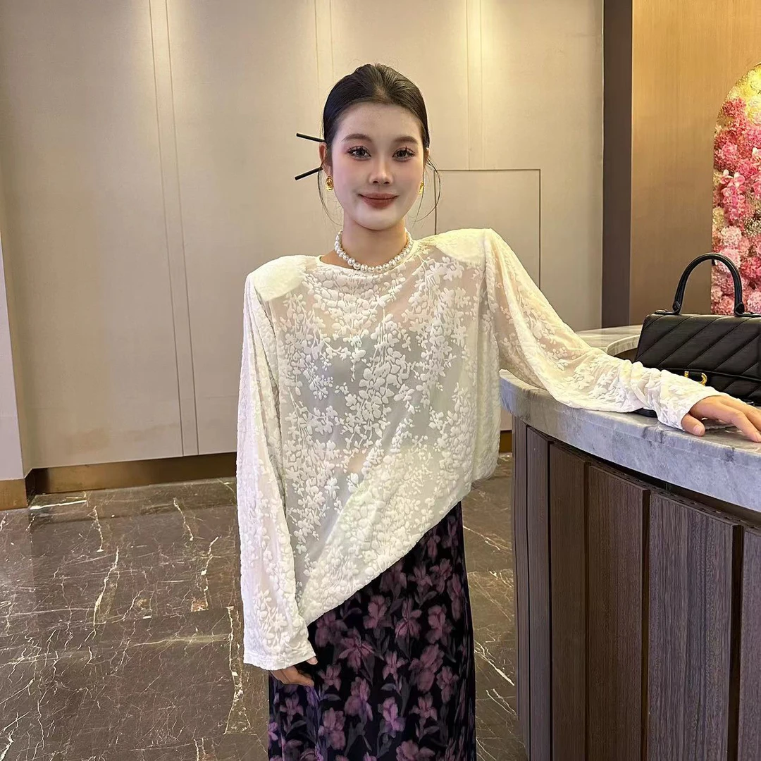 小众复古蕾丝提花长袖衬衫女夏2024新款宽松透视薄款防晒罩衫上衣