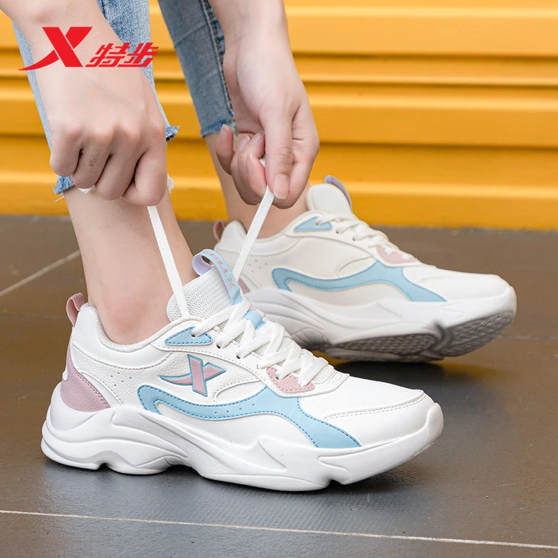 特步女鞋皮面防水休闲鞋轻便软底运动鞋增高老爹鞋时尚厚底鞋跑鞋