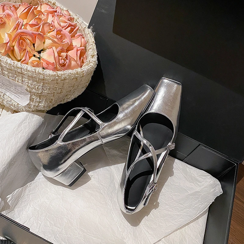 彩姿妮交叉扣带新款玛丽珍女鞋中跟方头复古银色粗跟浅口百搭单鞋