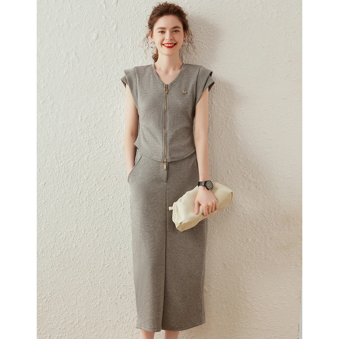 白鹿语气质【摩登套装】V领收腰双肩设计师两件套YU31057