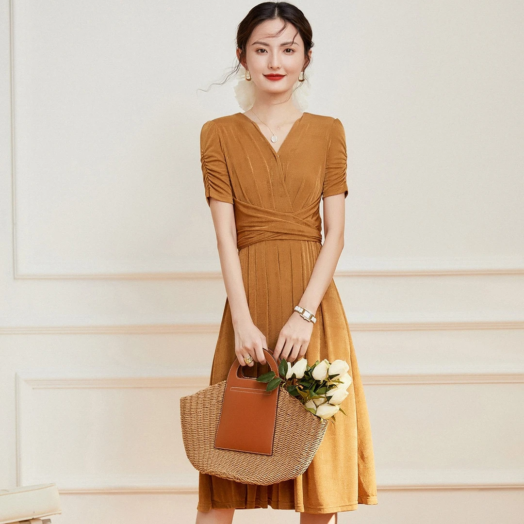 白鹿语夏季新款气质V领显瘦优雅系带连衣裙女装裙子YU23139