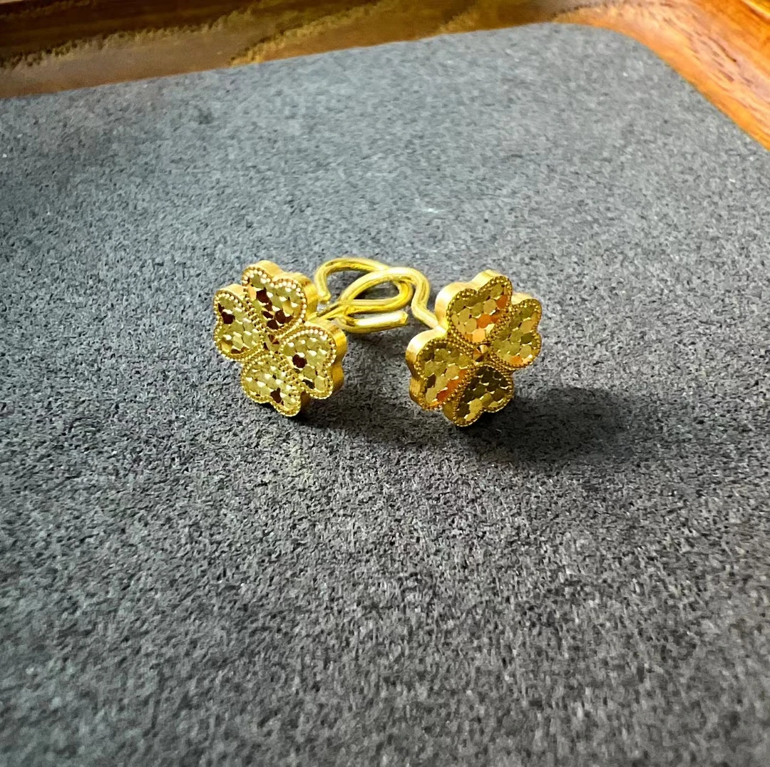 999足金 鱼鳞四叶草弯钩耳钉