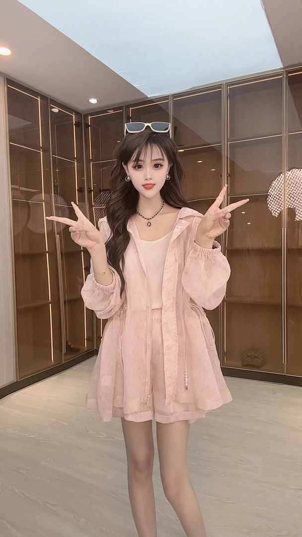 佳依【倾城之恋】2024年新款夏季显瘦时尚薄款宽松设计感短裤套装