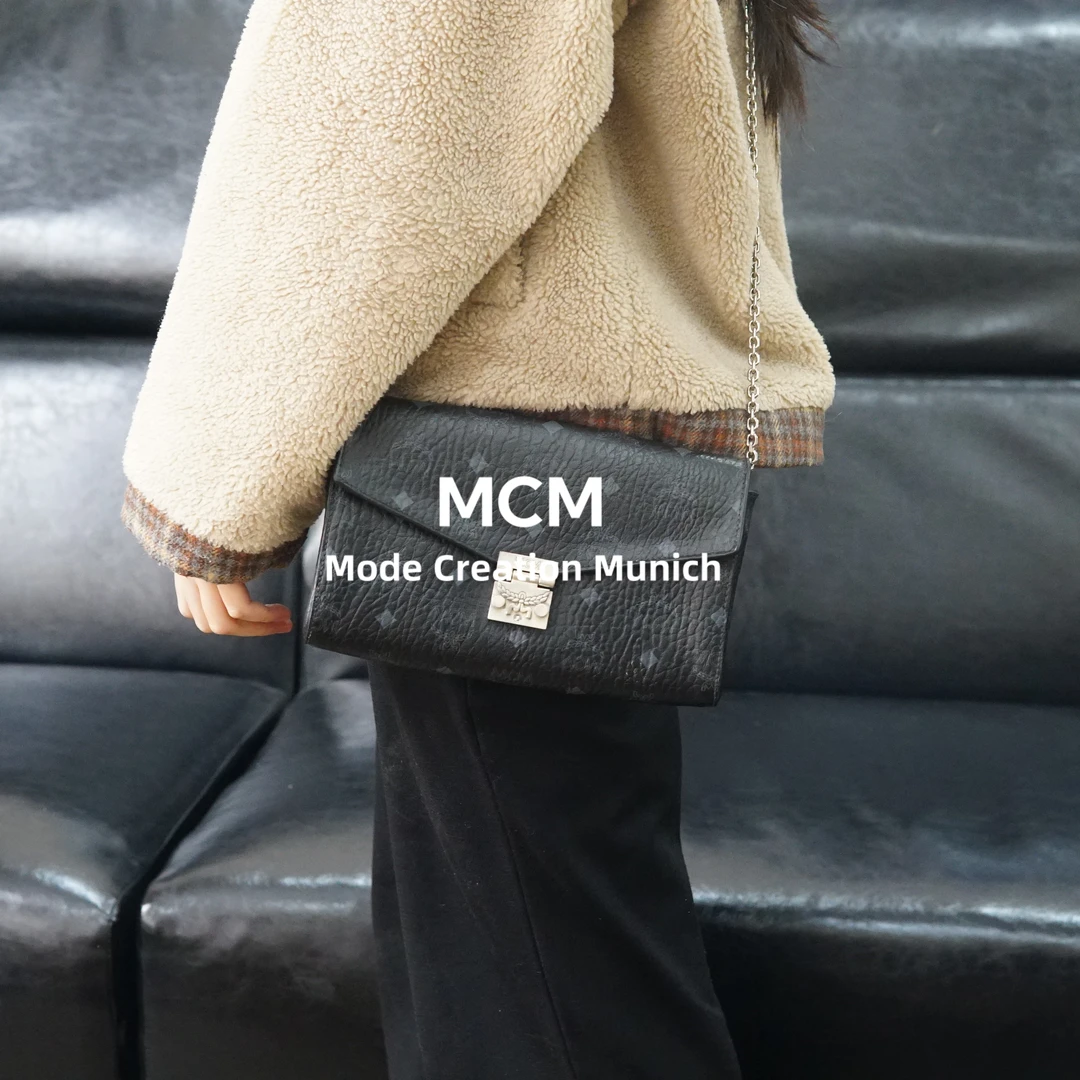 95新 MCM 黑色斜挎包/FYBB10526087/6087