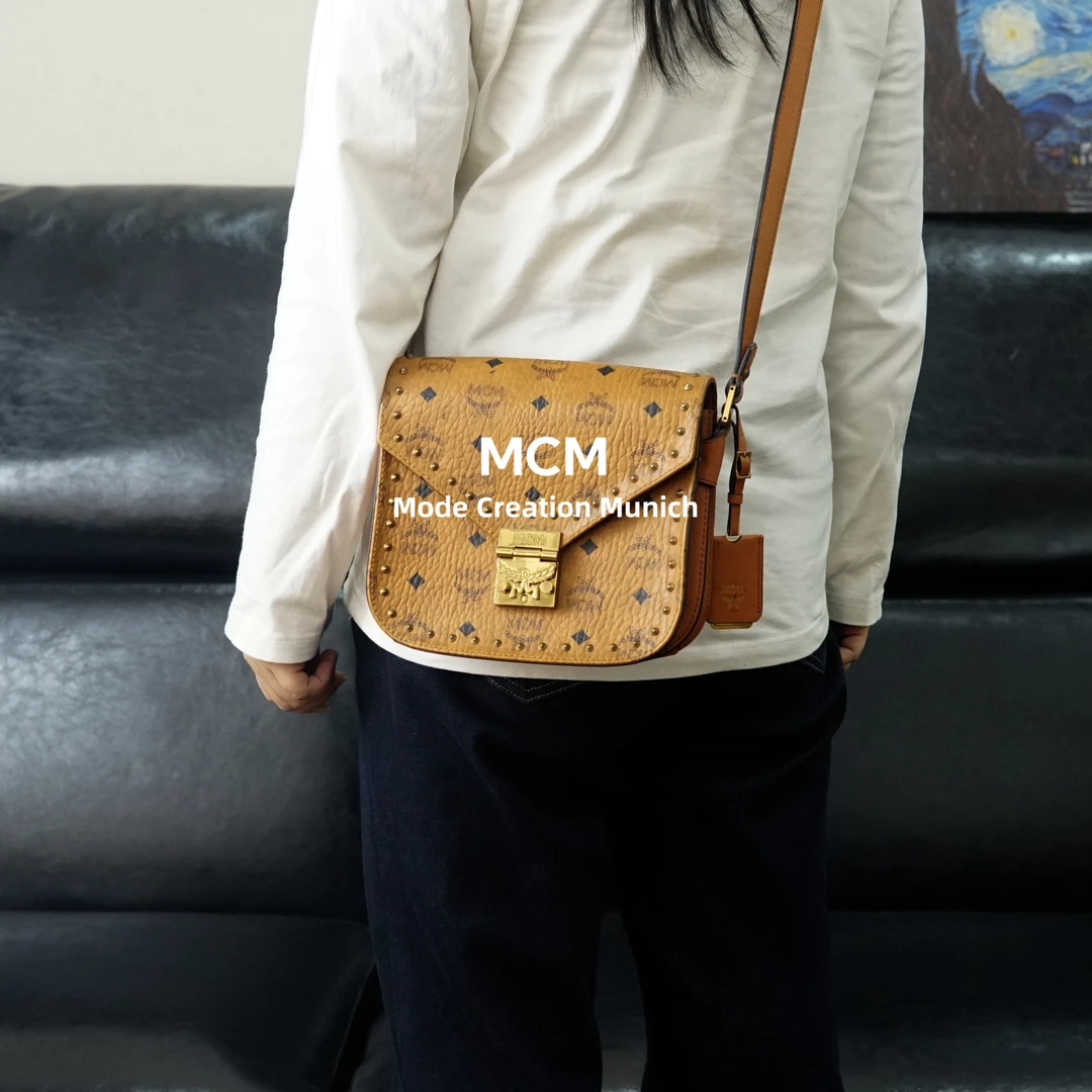 95新 MCM 干邑色铆钉马蹄包/FYSD11716046/6046