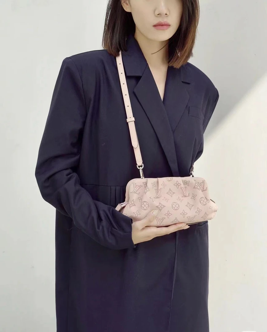 99新 LouisVuitton/路易威登 scala mini斜挎包粉/公价无/甄选