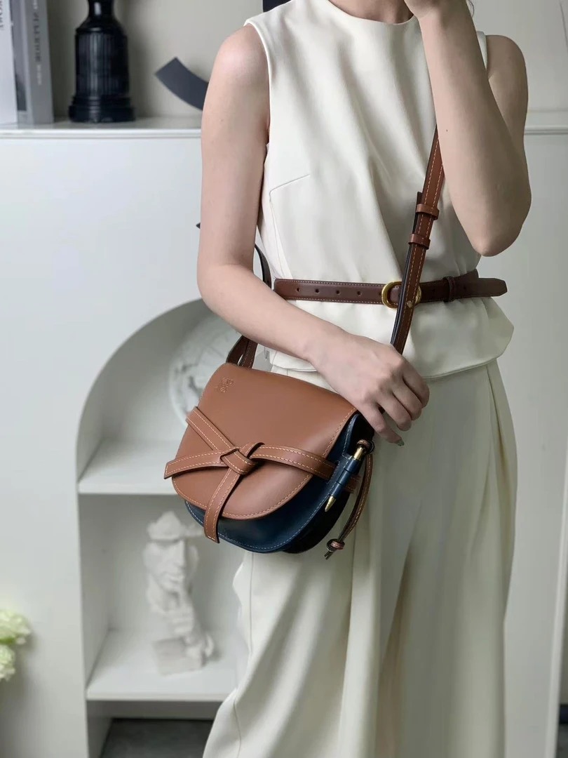 99新 LOEWE/罗意威 罗意威gate中号蓝棕拼色斜挎包/公价无/甄选