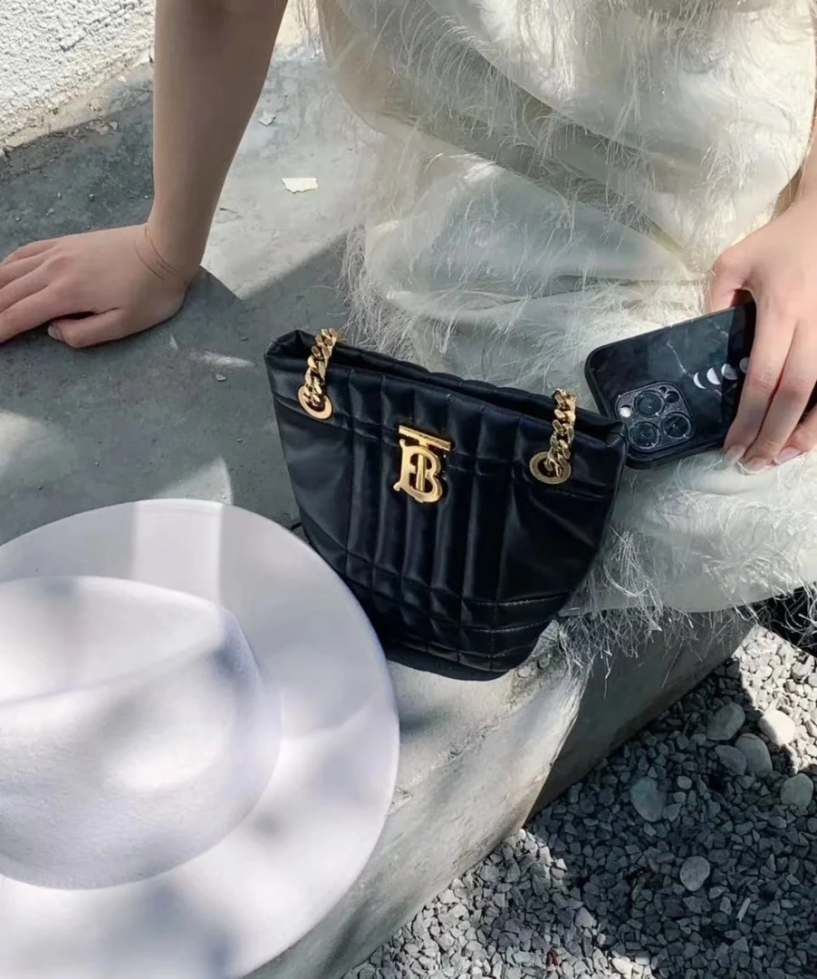 99新 BURBERRY/博柏利 Burberry lola 水桶黑金/公价无/甄选