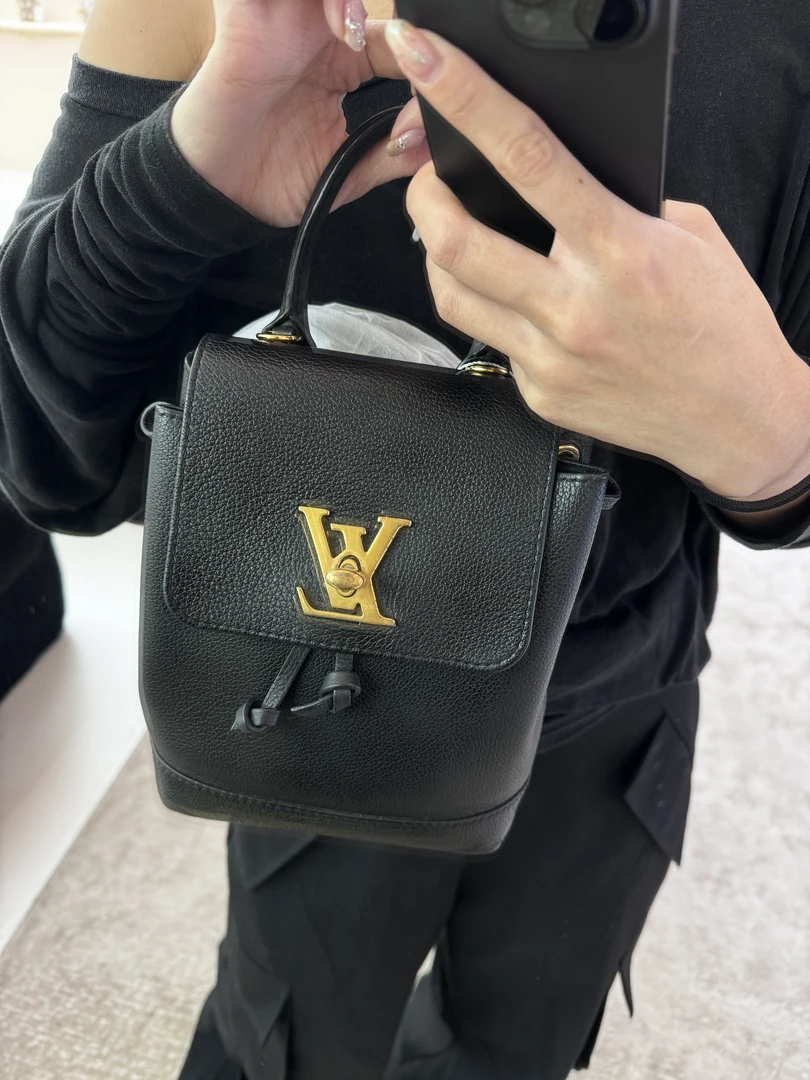 99新 LouisVuitton/路易威登 lv  lockme双肩包黑色/工价无/甄选