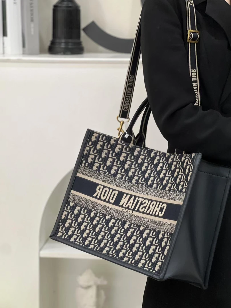 99新 DIOR/迪奥 dior tote老花中号新款拼皮/公价无/甄选