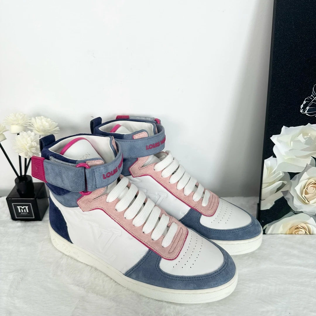 lv/37码/蓝粉白配色浮雕logo高帮板鞋/99新/TT0148