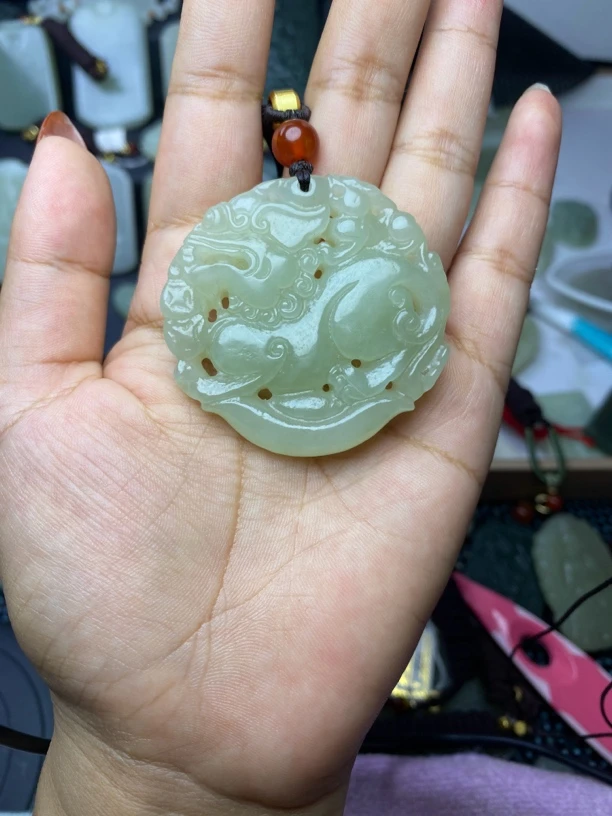 和田玉貔貅吊坠挂件车挂