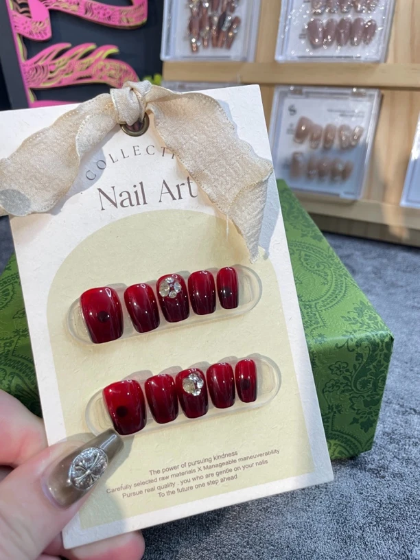 新款13（24片）防水牢固可重复使用酒红香槟钻中长显白穿戴美甲贴