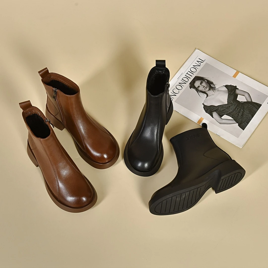 真皮平跟圆头厚底短靴女2024秋冬新款软底短筒单靴百搭加绒马丁靴