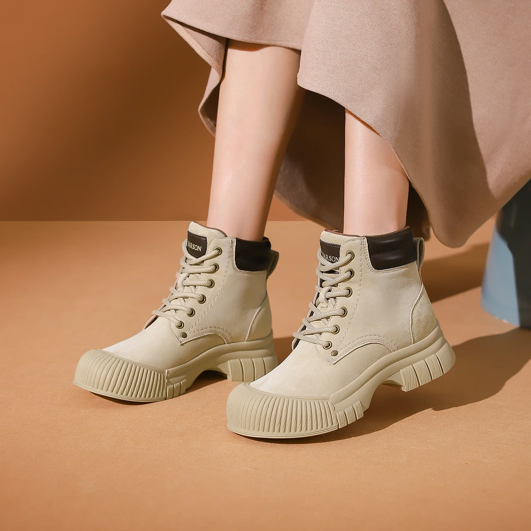 Harson/哈森休闲马丁靴2023冬季新款百搭优雅保暖马丁靴HA231608