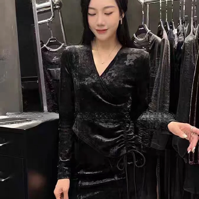设计感植绒印花V领长袖T恤打底衫女2024早秋新款个性修身小衫上衣