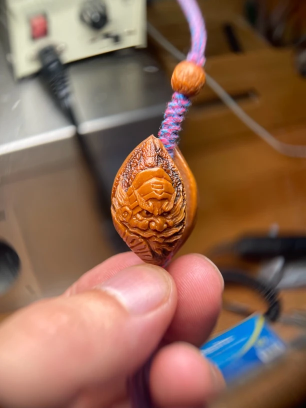 核雕 钟馗纳福 怪核雕刻