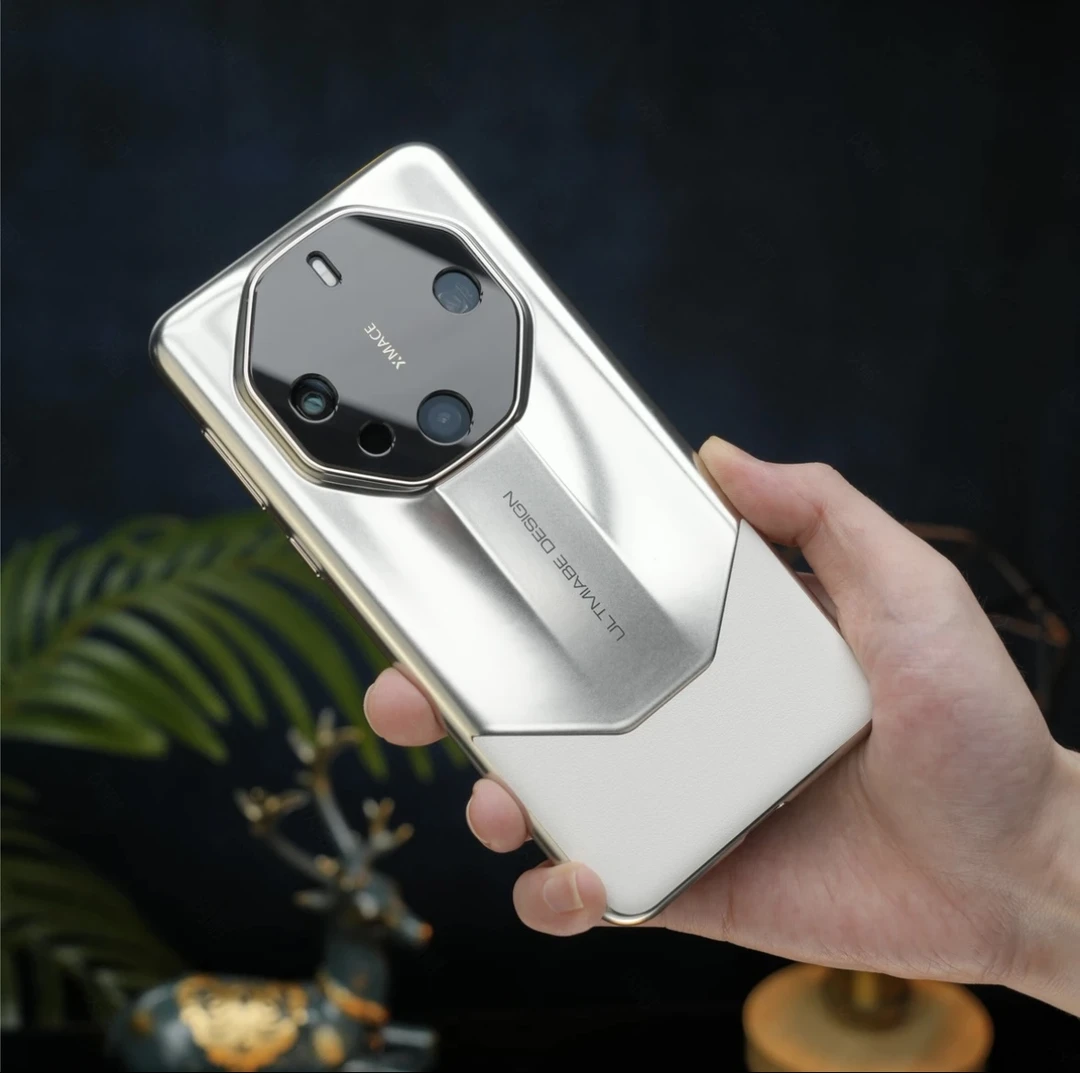 【秒变非凡大师】适用华为Mate60Pro电镀全包边拼接素皮秒变RS壳