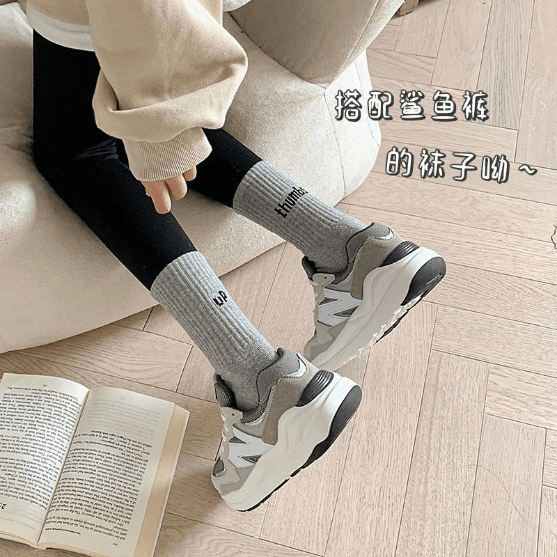配鲨鱼裤袜子女外穿ins潮长筒袜白色字母纯棉中筒袜女粗针长袜女