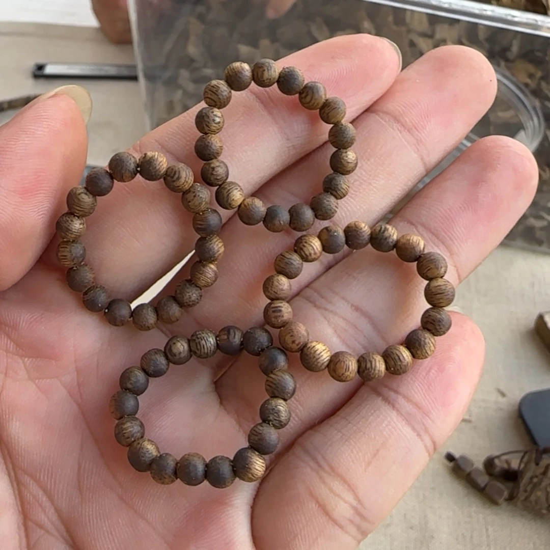【闪购商品】沉香手串绿奇楠小戒指0.4多样性发一个