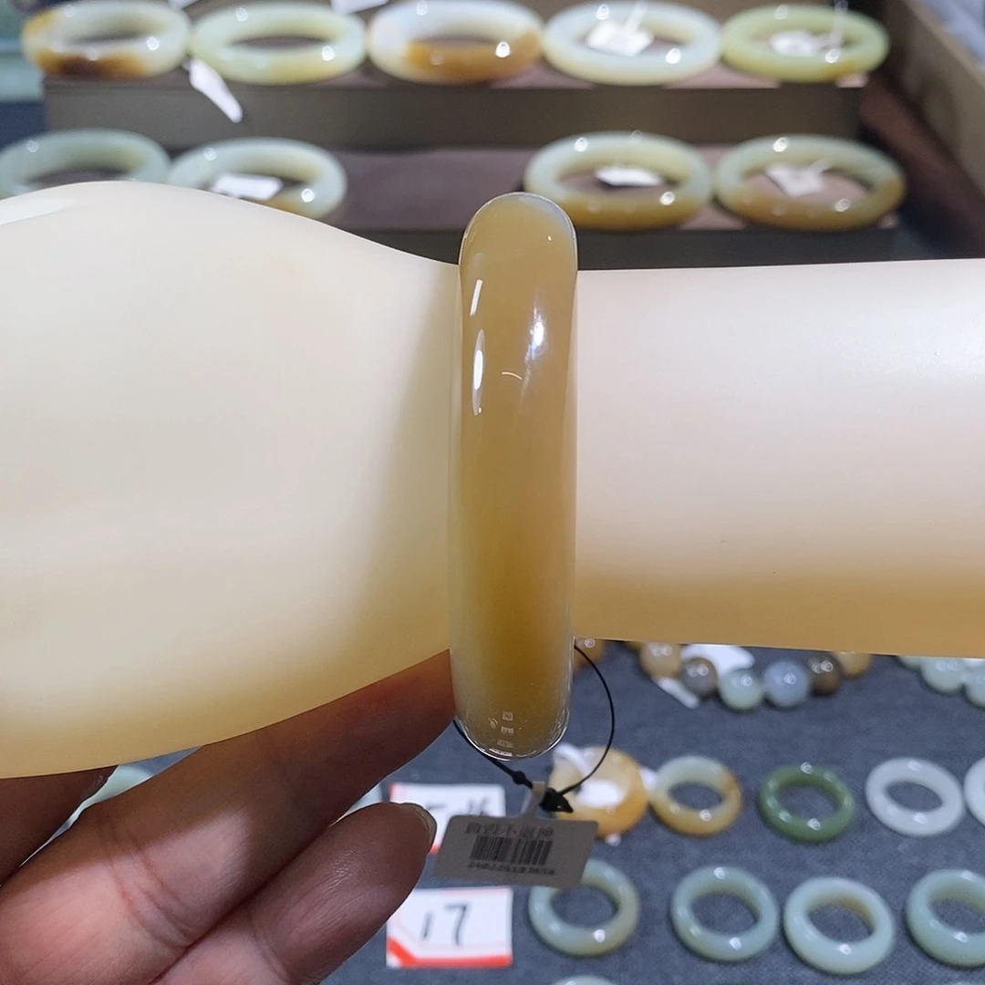 和田玉（糖玉）手镯未镶嵌