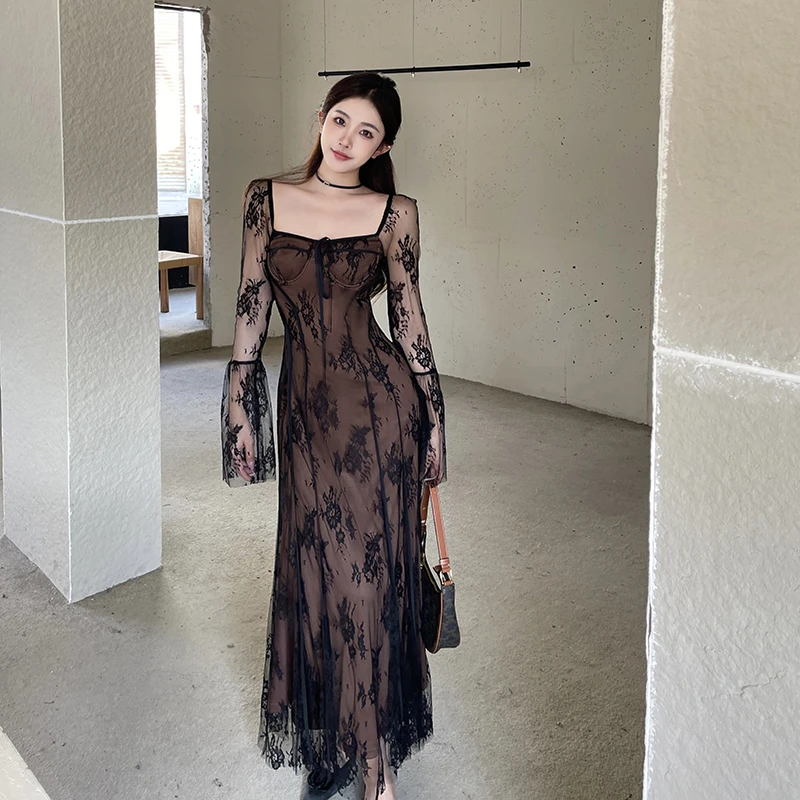 《甜辣少女》氛围感镂空蕾丝长袖绑带连衣裙女秋季法式温柔纯欲长裙