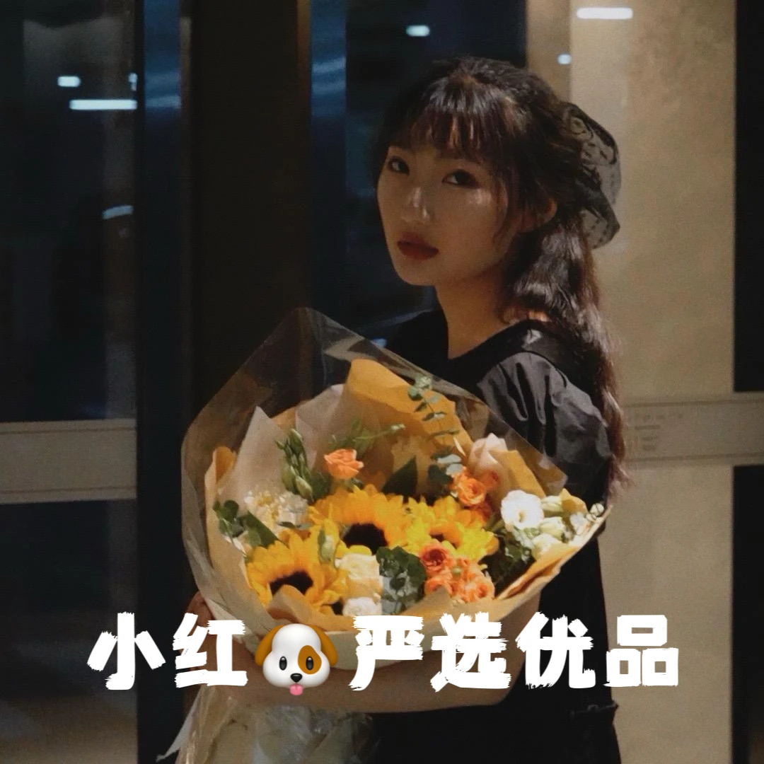 小红精美衣服随机一件