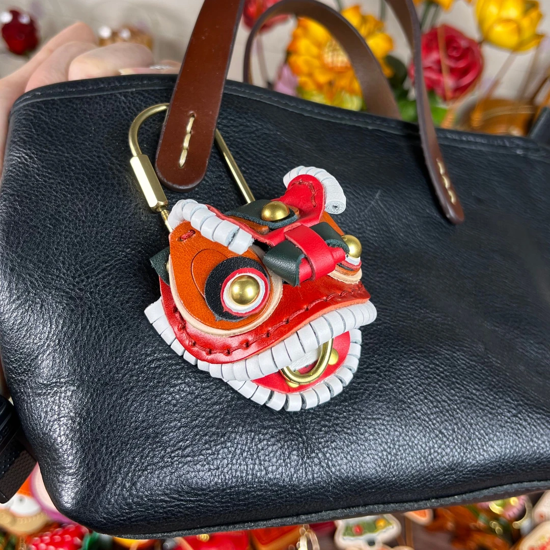 真皮醒狮拜年大吉威武车挂包挂摆件头层牛皮手工制作出品