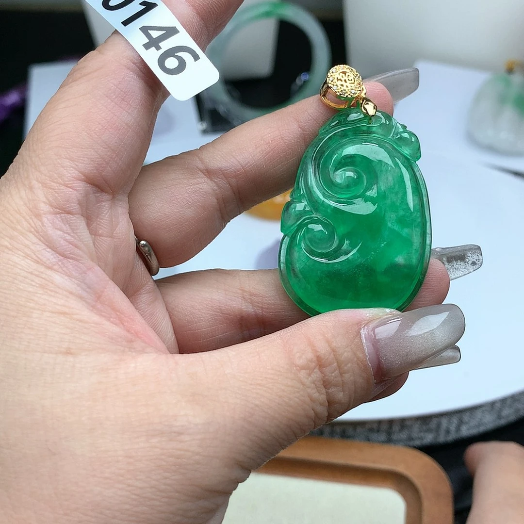 翡翠吊坠(赠链)未镶嵌