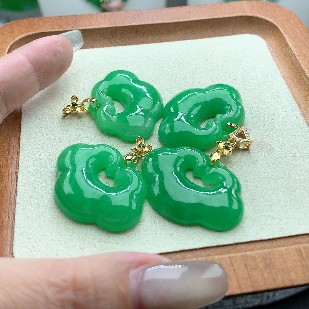 翡翠吊坠(赠链)未镶嵌
