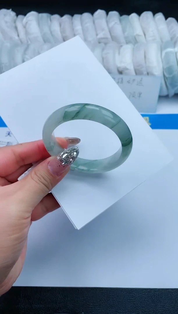 【闪购商品】石英质玉手镯未镶嵌204