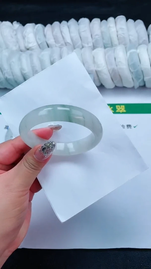 【闪购商品】石英质玉手镯未镶嵌59