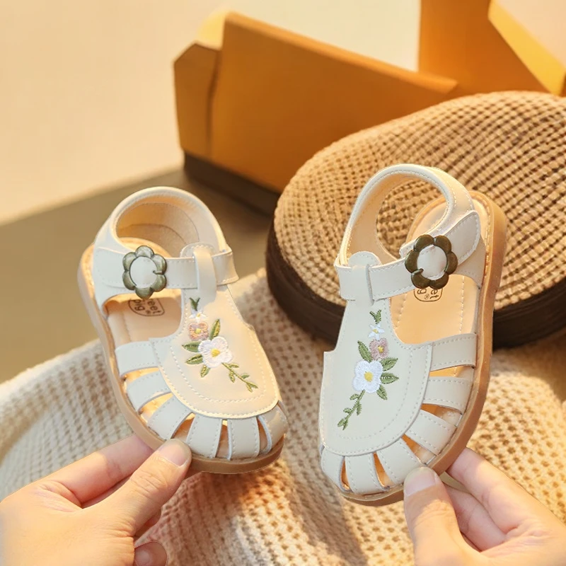 女童凉鞋国风绣花软底3-12岁运动大童鞋子露趾小孩夏季防滑宝宝鞋