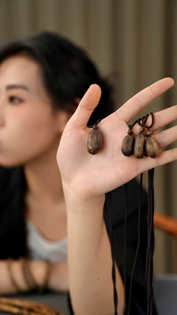【闪购商品】沉香木吊坠留疤吊坠多样性发一条