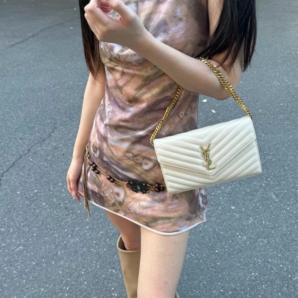 95新 YSL/圣罗兰 白金鱼子酱信封斜挎包链条金扣中号百搭时尚