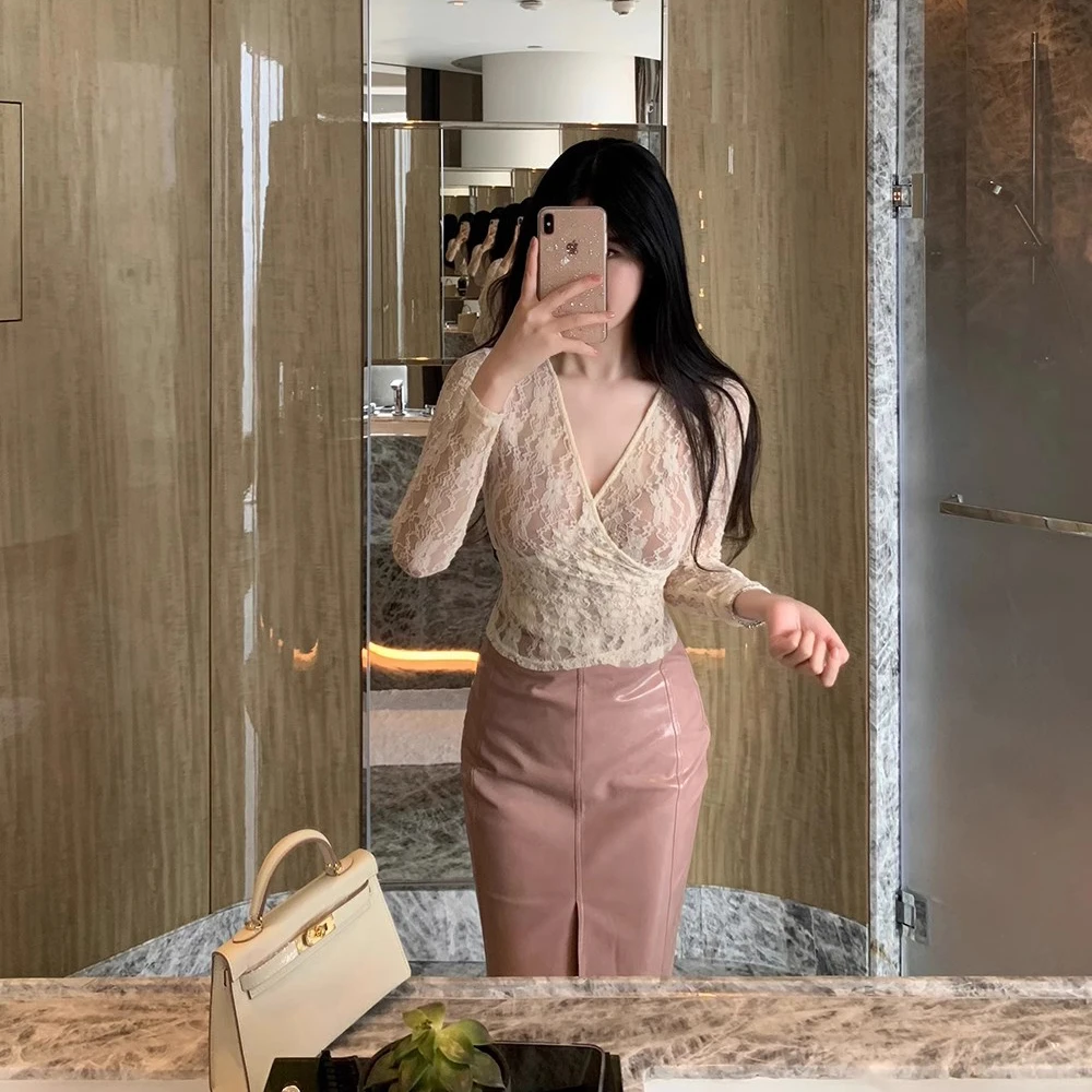 交叠V领弹力蕾丝上衣+pu皮半身裙女