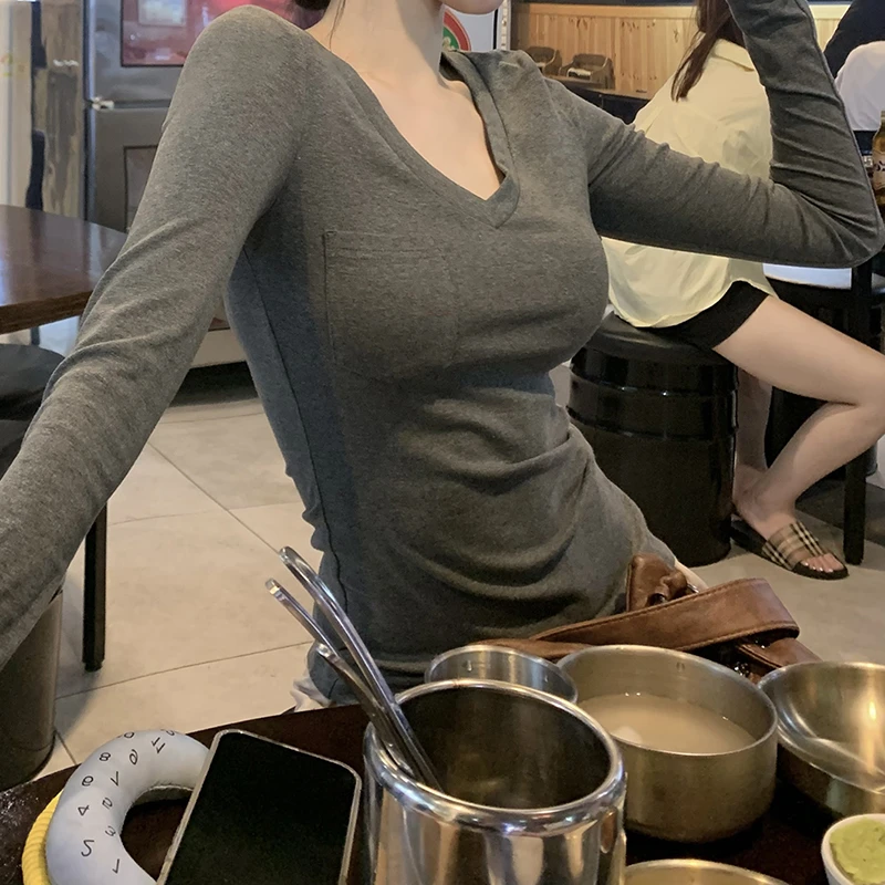 【简单显身材】V领打底长袖T恤女初秋新款内搭针织紧身上衣