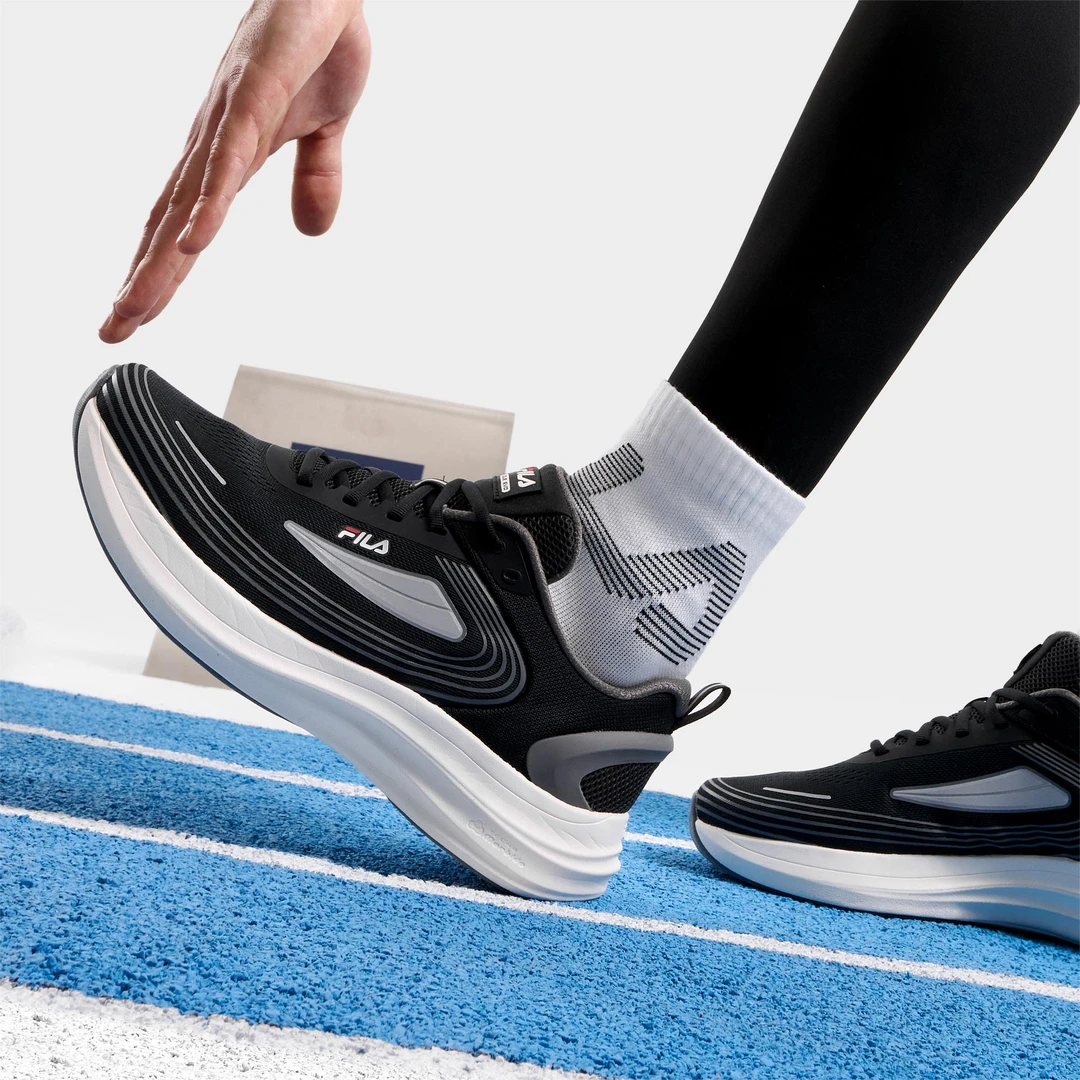 Fila/斐乐男鞋路跑鞋夏季时尚潮流减震耐磨运动跑步鞋A12M331112A