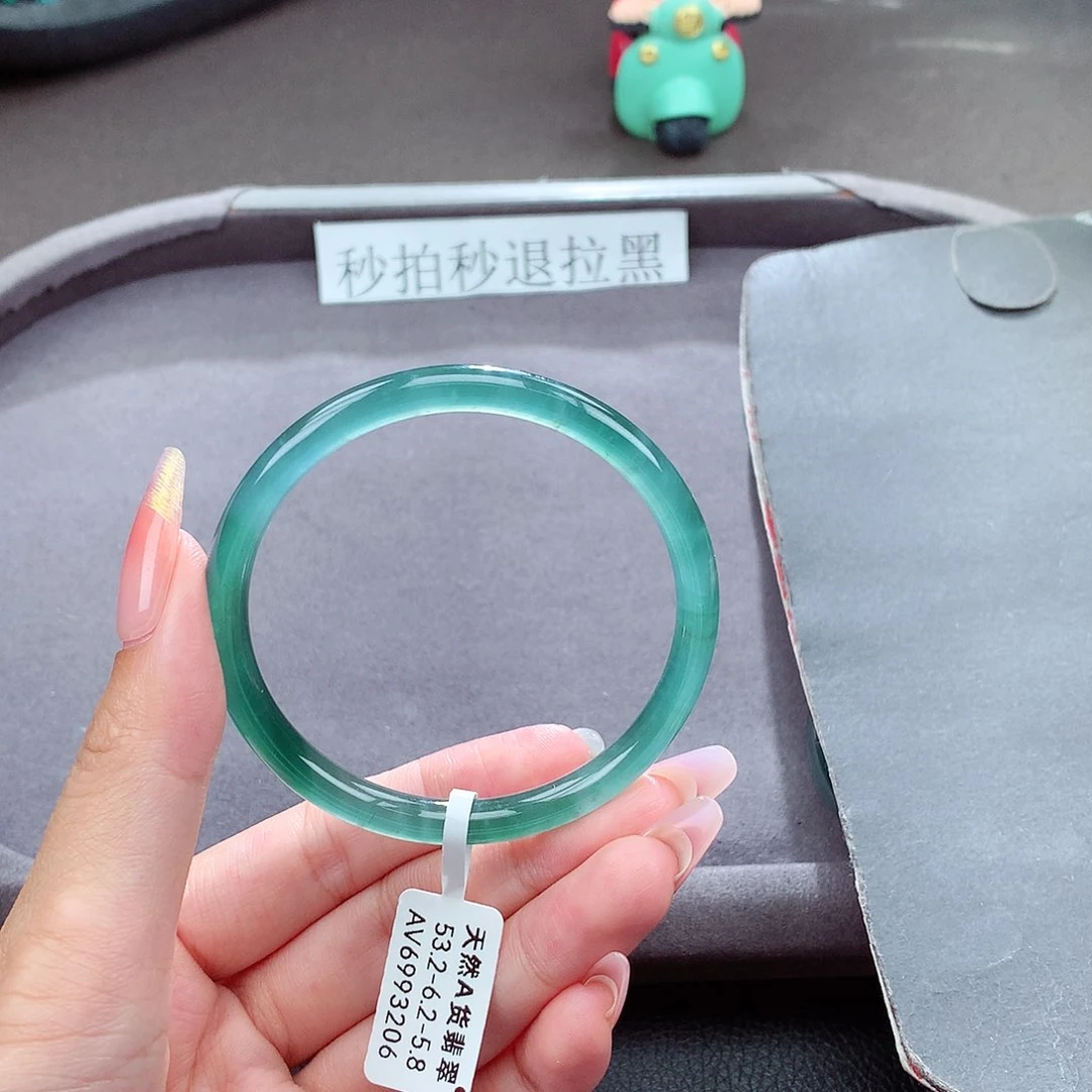 翡翠手镯未镶嵌天然