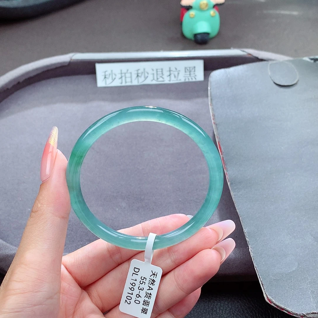 翡翠手镯未镶嵌天然