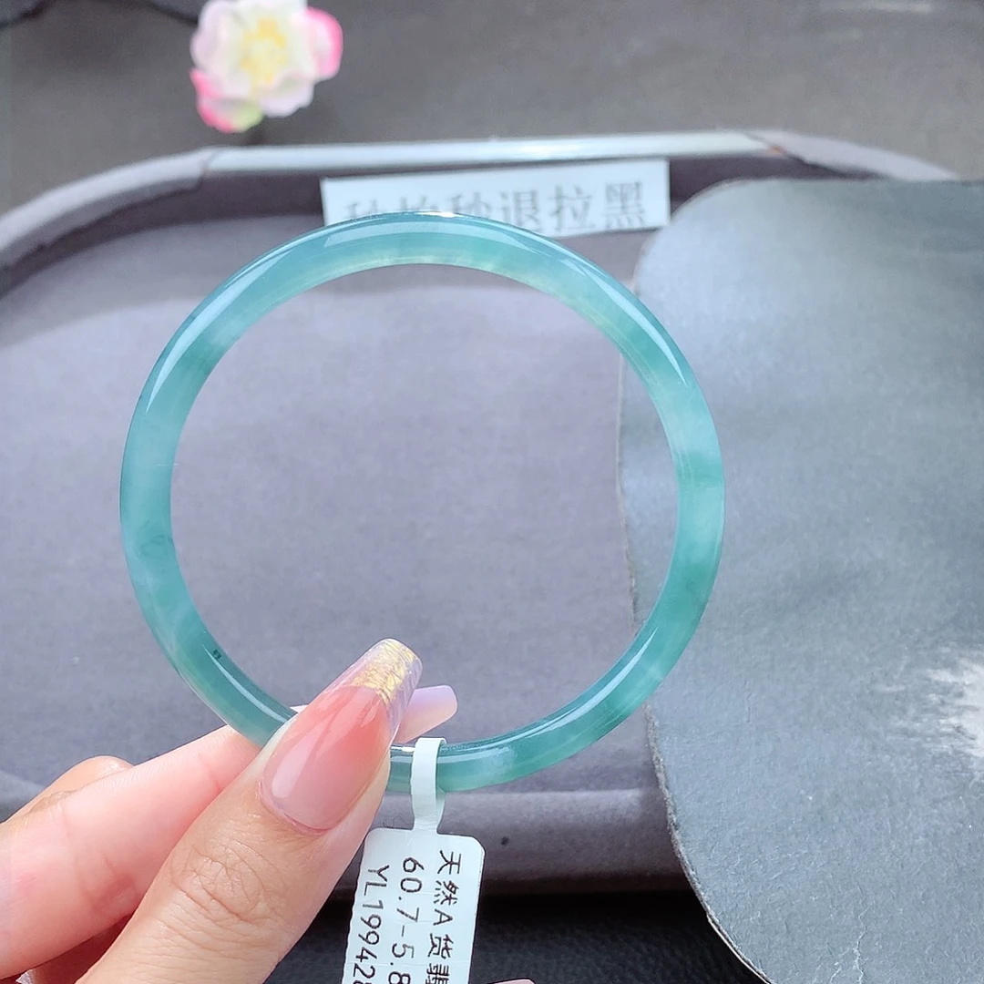 翡翠手镯未镶嵌天然