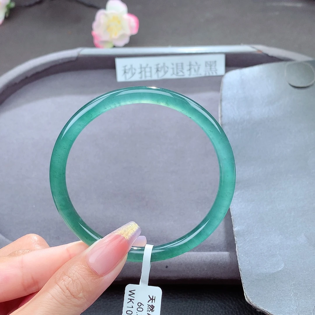 翡翠手镯未镶嵌天然