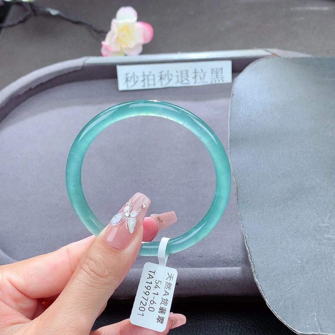 翡翠手镯未镶嵌天然