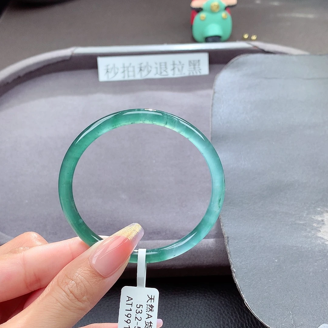 翡翠手镯未镶嵌天然